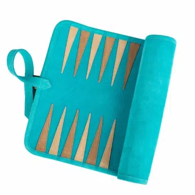 Plansza backgammon z zamszu w kolorze leśnej zieleni, widok otwarty i elegancki - Le Palais Des Echecs