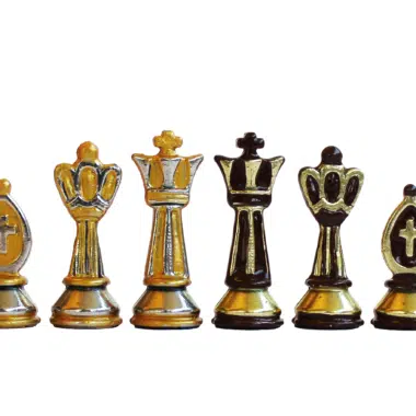 Komplet 32 metalowych figur szachowych malowanych ręcznie w tematyce Starożytnego Rzymu z wieżą Koloseum